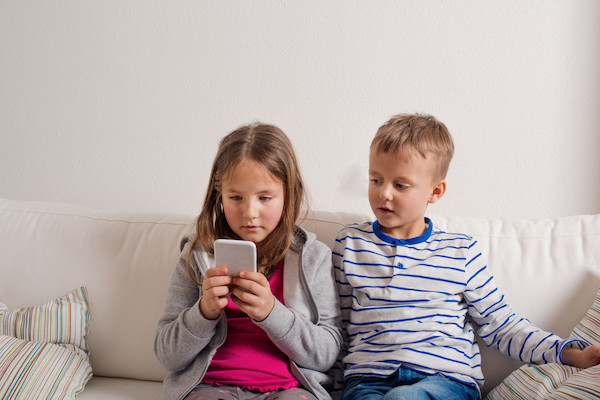 How to Get Your Kids to Ditch Their Devices This Summer