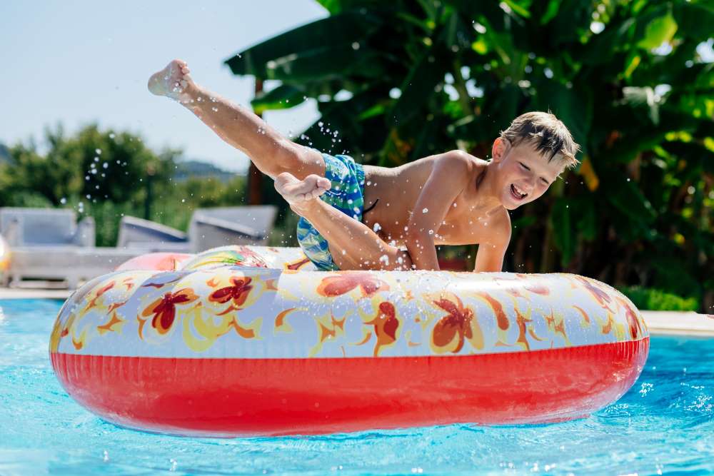 kids pool cleaning