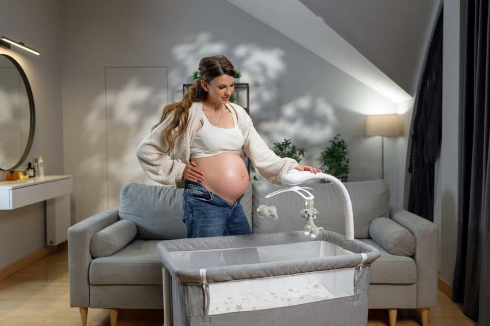 soon-to-be-mom-with-bassinet