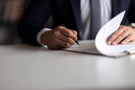 injury attorney signing paperwork