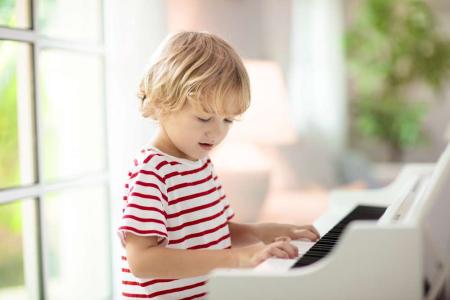child loves playing piano