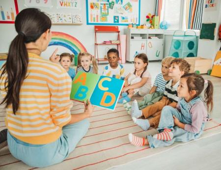 preschool kids learning to read