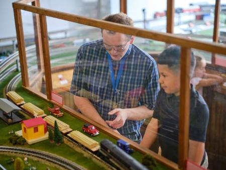 train modeling hobby