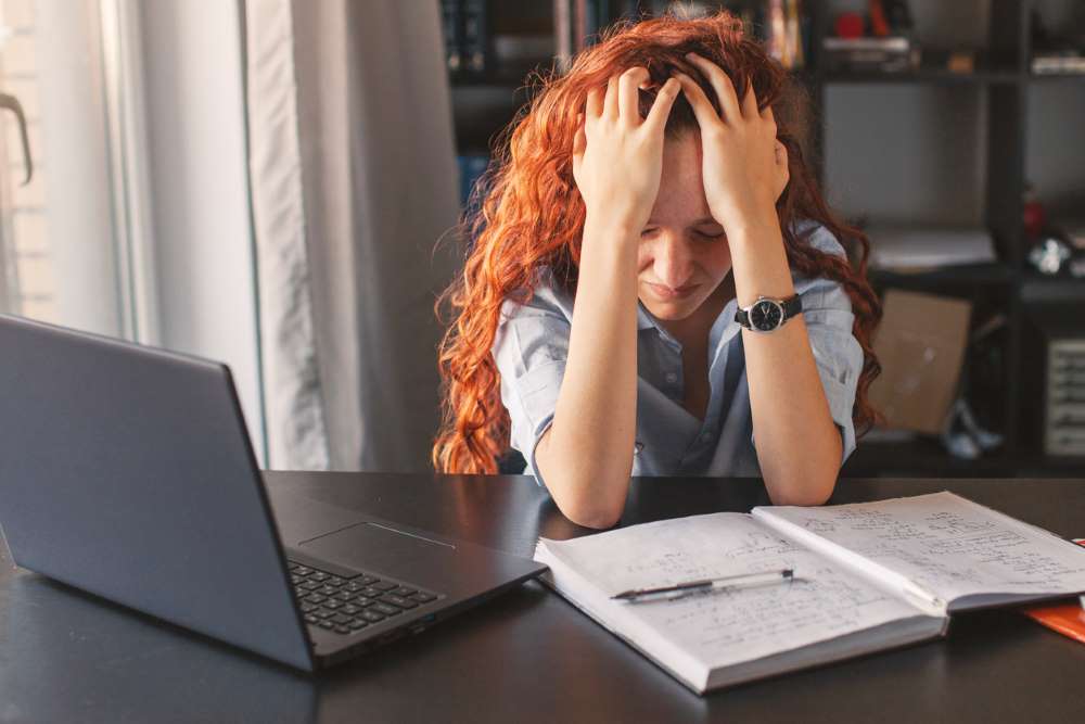 teen stressed about conflict on social media