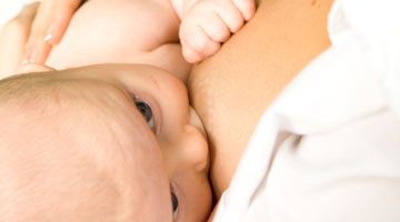 How hospital personnel can help with breastfeeding